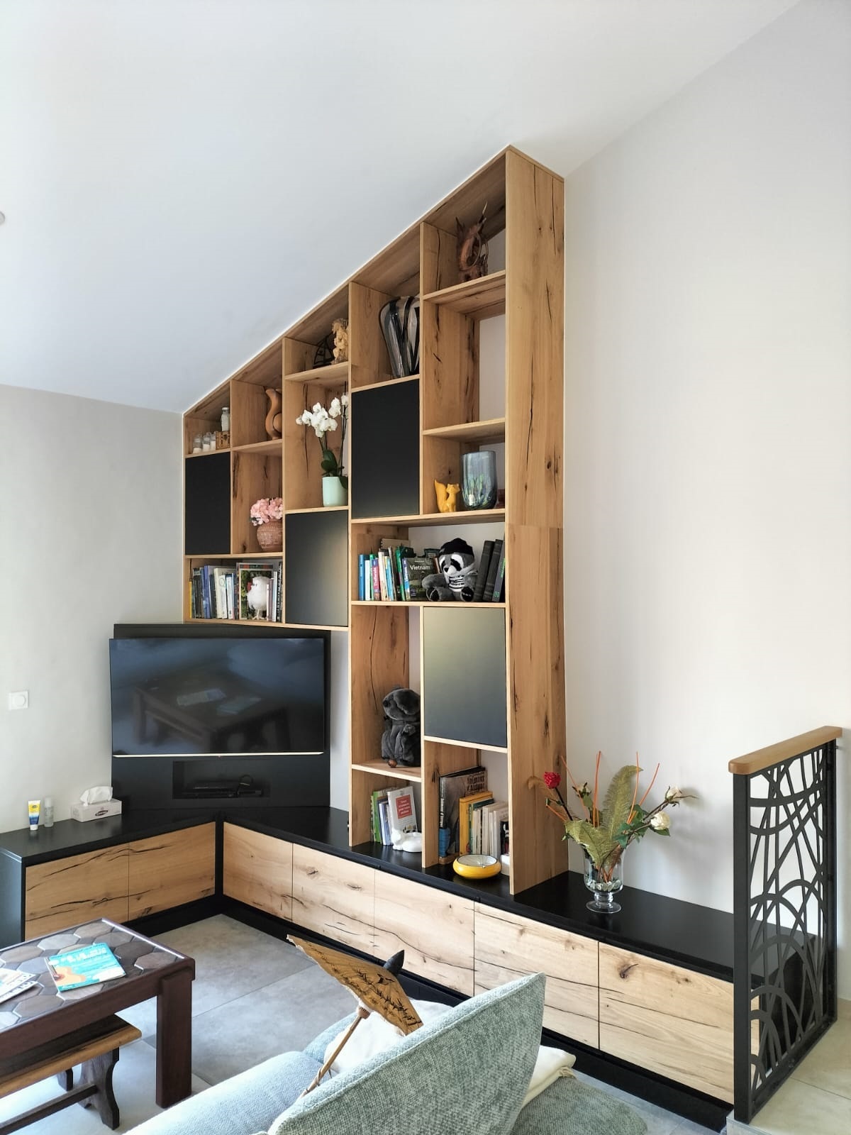 SUR MESURE MEUBLE TV ET BIBLIOTHEQUE ET GARDE CORPS