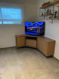 TV ANGLE SUSPENDU SUR MESURE